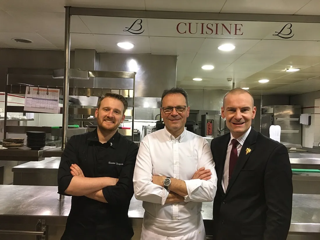 Xavier Jacquin, Patrick Bertron et Éric Goettelmann dans la cuisine du relais Bernard Loiseau